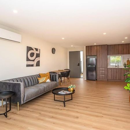 Hop, Skip, Jump To The City ! Christchurch Bagian luar foto