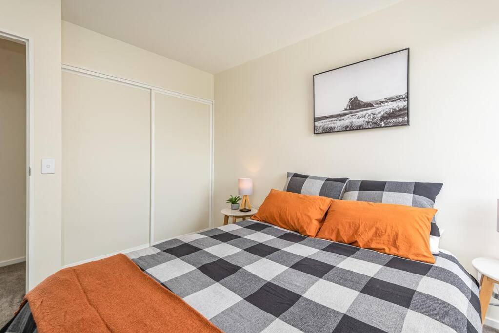 Hop, Skip, Jump To The City ! Christchurch Bagian luar foto